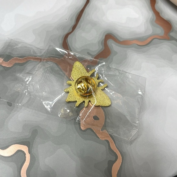 4pc Bee Kind bundle with small t- shirt, headband, notebook and pin - Picture 8 of 9